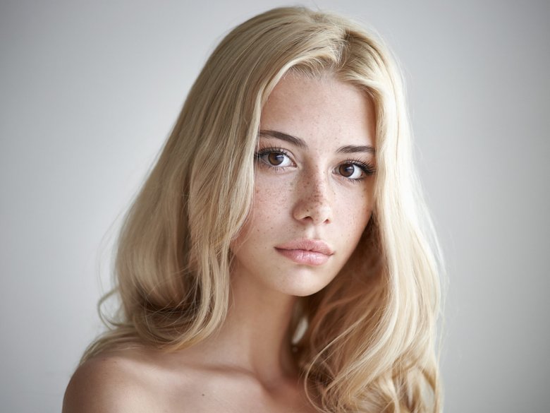Emma, 22